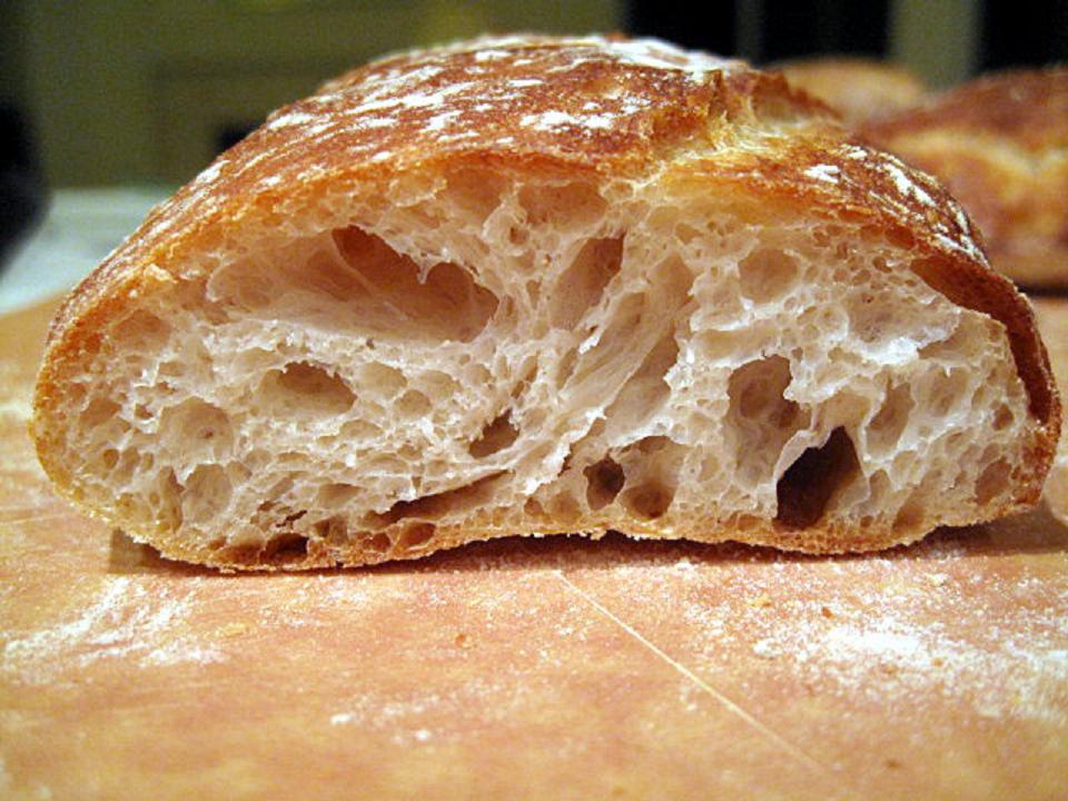 Итальянский хлеб рецепты. Чиабатта. Итальянская чиабатта. Хлеб чиабатта. Тосканская чиабатта.