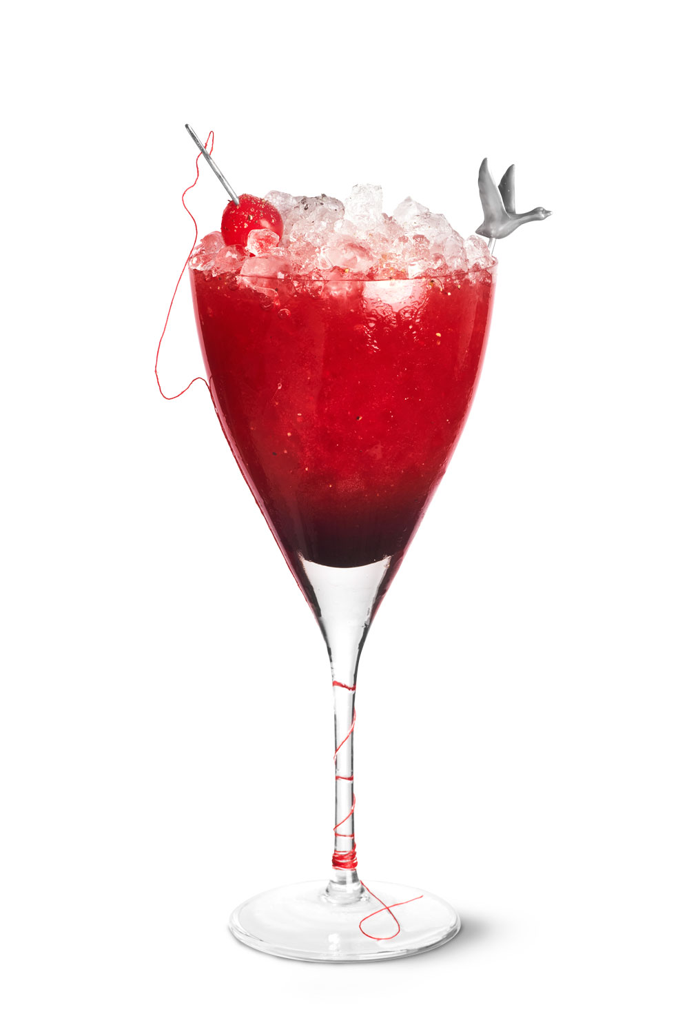Тини коктейли. Красный коктейль. Коктейль с вишней. Красный коктейль безалкогольный. Красный коктейль в бокале.