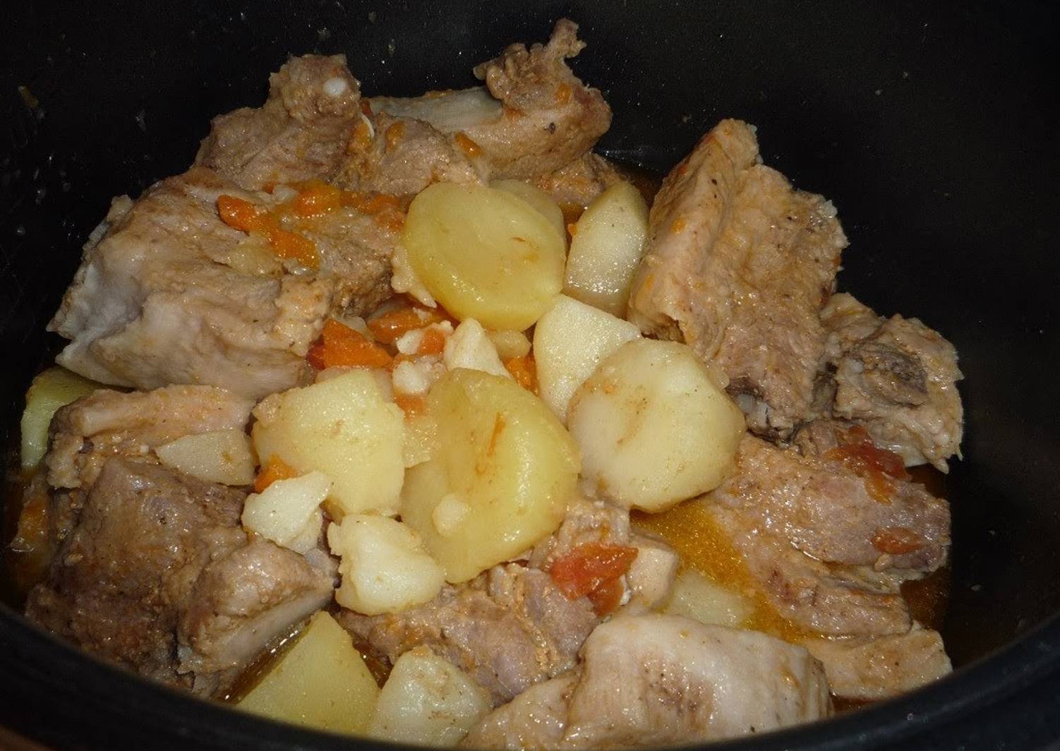 Картошка тушеная с ребрами свиными в кастрюле рецепт с фото