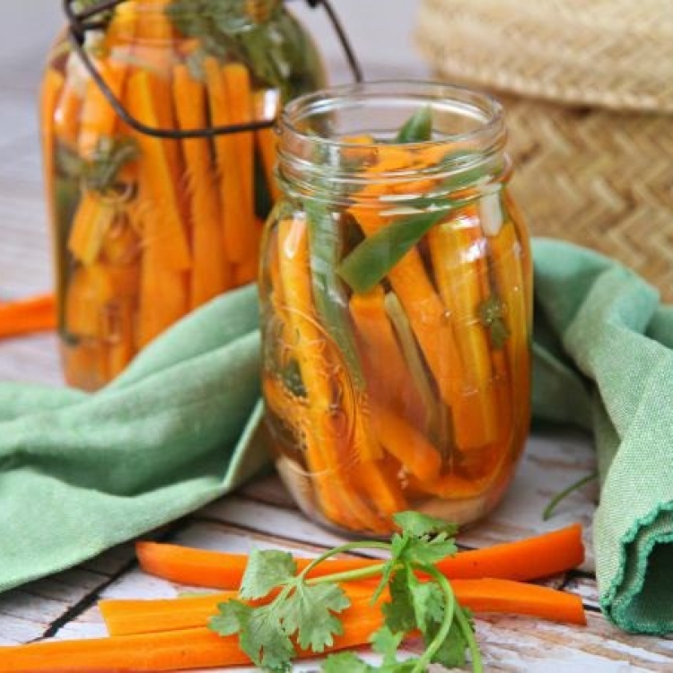 Морковь в соленой воде. Консервирование с морковью. Маринованная морковь. Маринованная пряная морковь. Морковь Пикули.