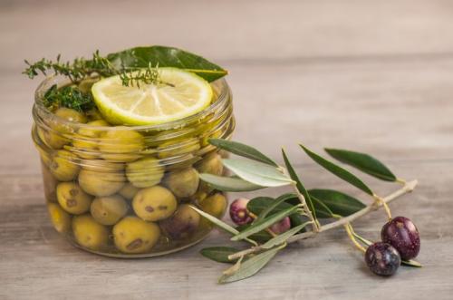 Какие оливки полезнее с косточкой или без. Какие оливки полезнее?